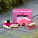 Bo&icirc;te de pansage Hobby Horse - QHP - Accessoires inclus