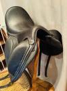 Selle Arion Dressage taille 17&rdquo; full cuir SWAROVSKI 