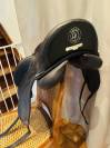 Selle Arion Dressage taille 17&rdquo; full cuir SWAROVSKI 