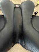 Selle de saut wintec noire 17 pouces 