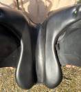 Selle de dressage Devoucoux Mendia &ndash; 18&rdquo;