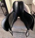 Selle dressage mod&egrave;le Grand Gilbert noire 17,5