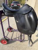 Selle de dressage Equipe mod&egrave;le Emporio  17 pouces