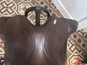 Selle dressage Tekna marron 17,5 pouces