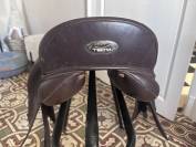 Selle dressage Tekna marron 17,5 pouces