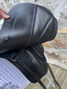 Selle dressage Fairfax Low Wither 17 pouces 