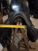 Selle de dressage Altair (antares)  Noir  Taille 17,5, quartiers 3N