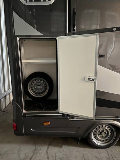 Van chevaux Equi-Trek Star Treka 2 places +  home car