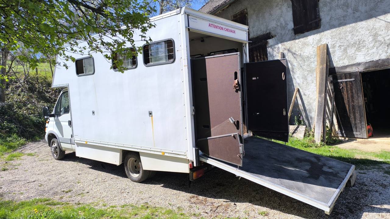 Camion chevaux Iveco - 112 000 km