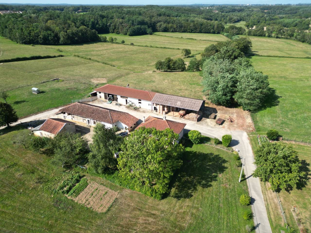 Pension chevaux: pr&eacute;, box/paddock