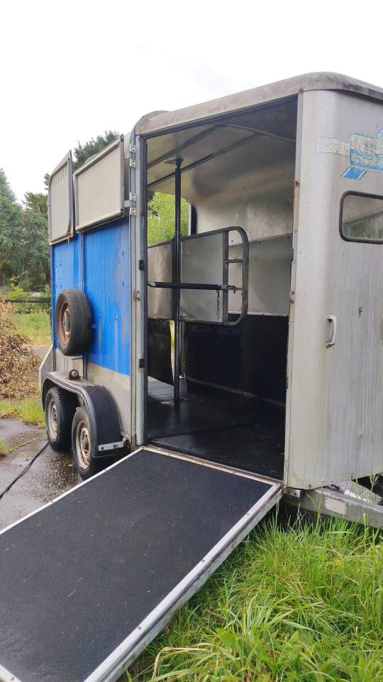 VAN 2 PLACES &ndash; MARQUE IFOR WILLIAMS