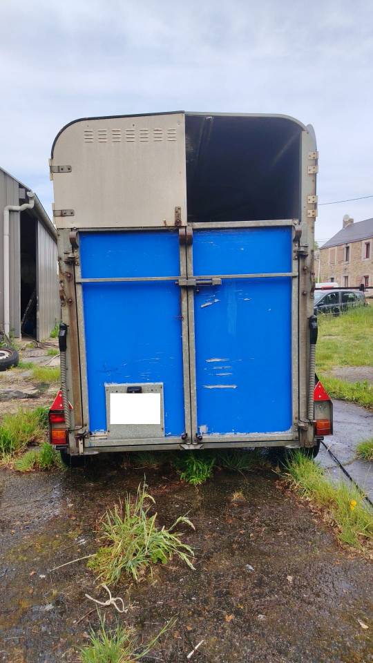 VAN 2 PLACES &ndash; MARQUE IFOR WILLIAMS