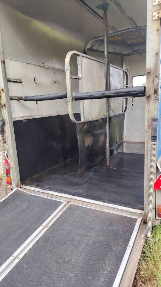 VAN 2 PLACES &ndash; MARQUE IFOR WILLIAMS