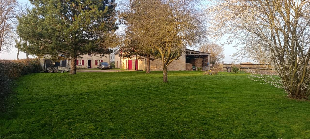 Propri&eacute;t&eacute; &eacute;questre sur pr&egrave;s de 4ha