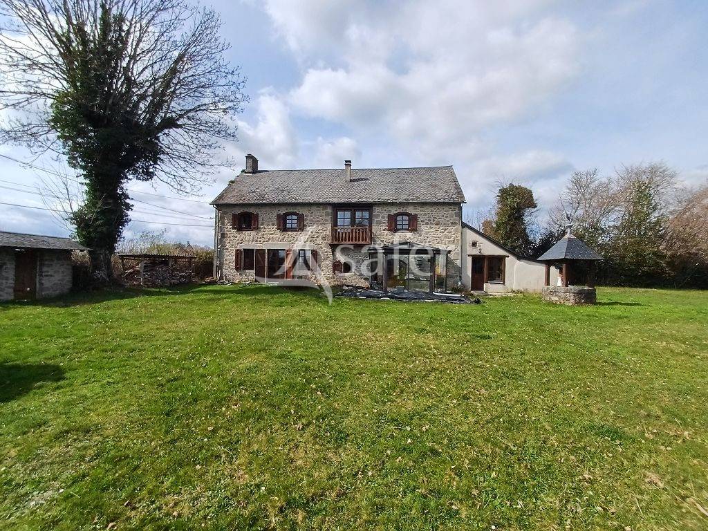 Propri&eacute;t&eacute; d'environ 5ha40 avec ses b&acirc;tis &agrave; vocation d'accuei