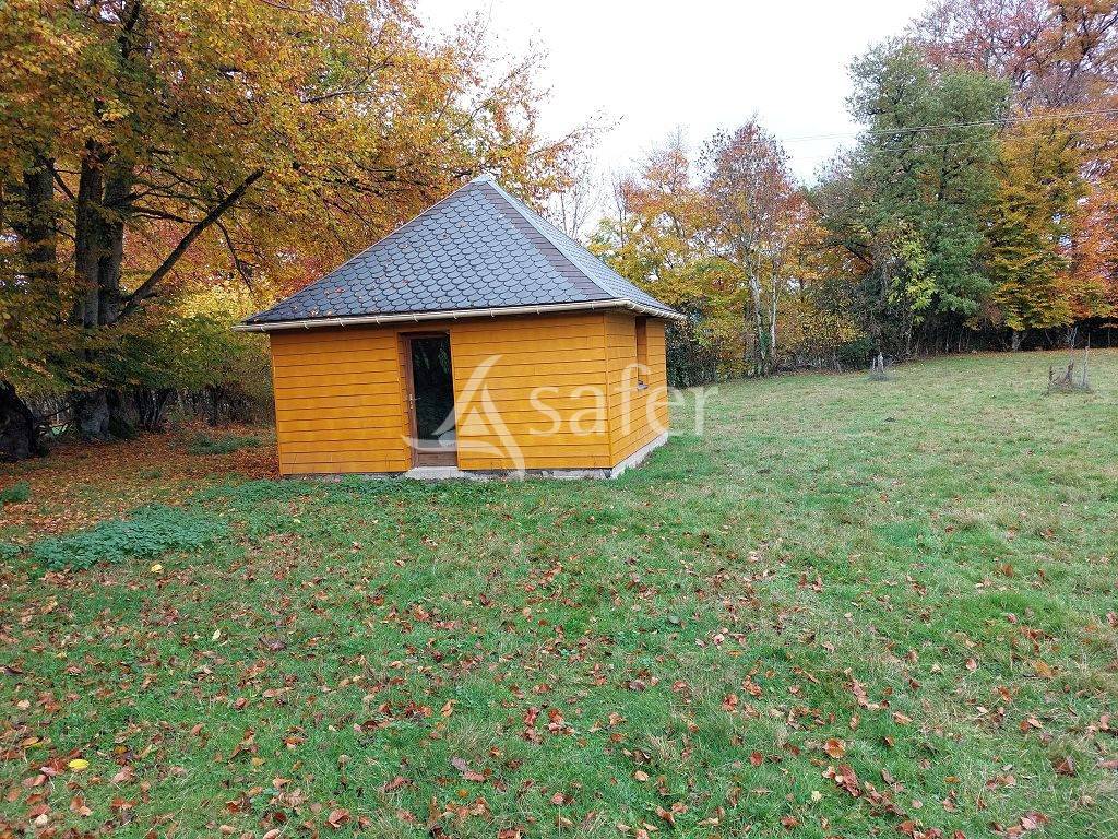 Propri&eacute;t&eacute; d'environ 5ha40 avec ses b&acirc;tis &agrave; vocation d'accuei