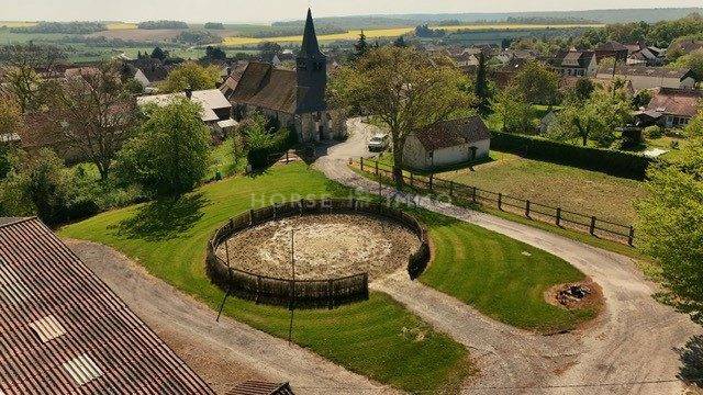 Centre &eacute;questre &agrave; 30 minutes de Chantilly-3,2 hectares