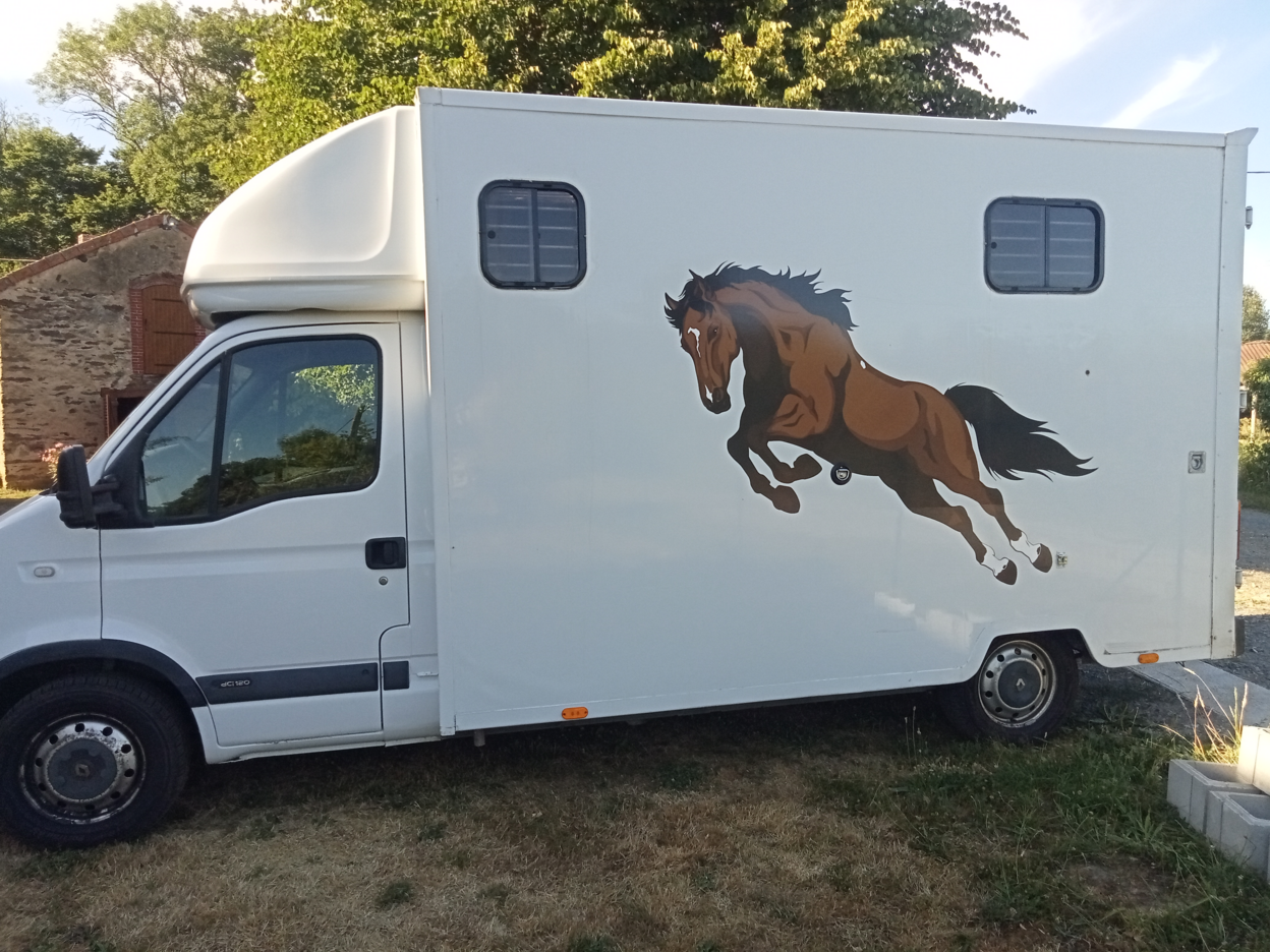 &Agrave; vendre Renault Master diesel DCI 120CV