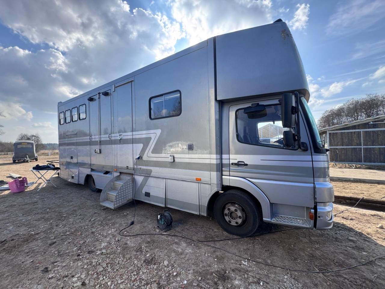 Mercedes Atego 4 horses 