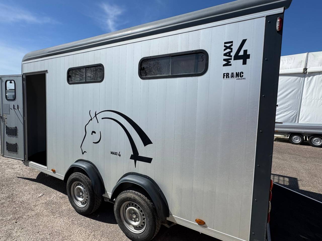 VAN 4 PLACES CHEVAL LIBERTE 