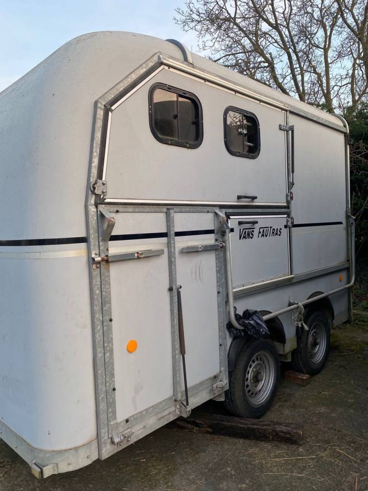 Location van chevaux 2+