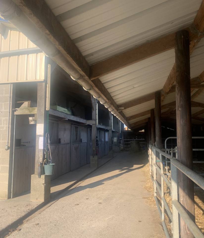 centre equestre sur 15 803m2