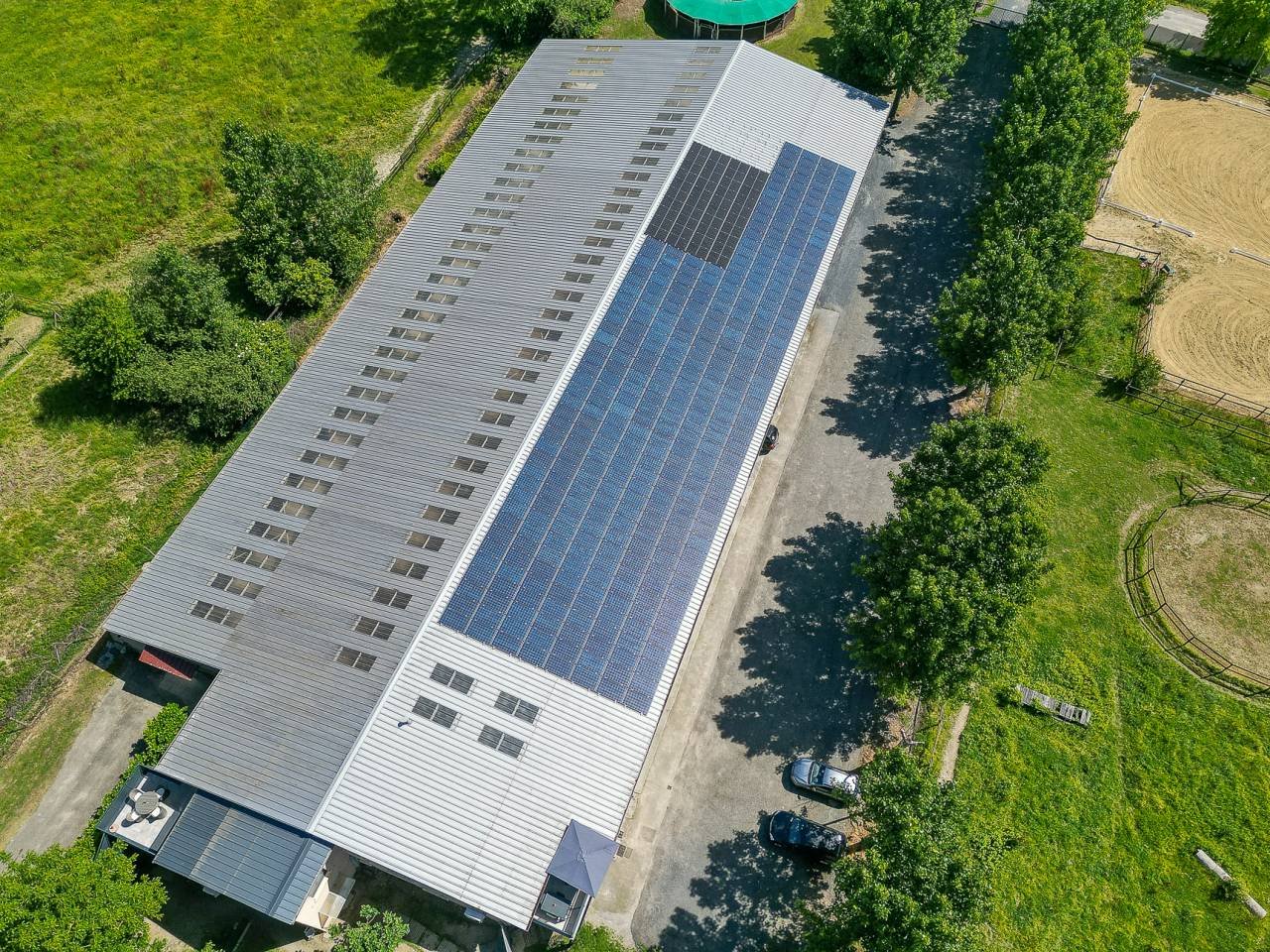 complexe &eacute;questre de 6ha5 avec multiple infrastructures