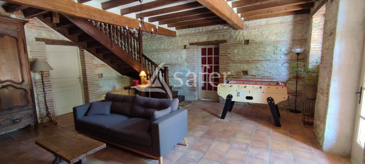 Maison d'habitation avec chambres d'h&ocirc;tes sur 29 hectares de te