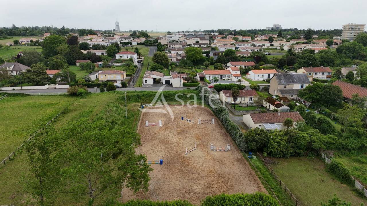 Centre &eacute;questre cl&eacute; en main en Vend&eacute;e