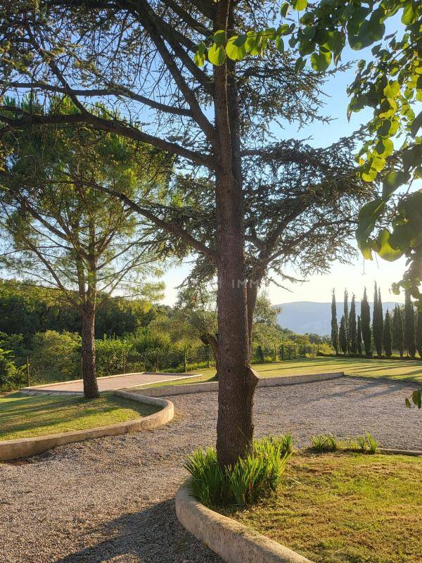 Magnifique bastide dr&ocirc;moise sur 15 hectares