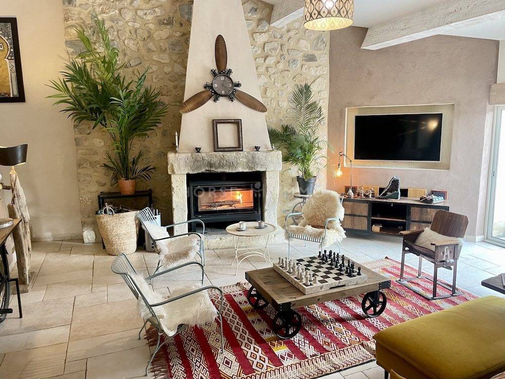 Magnifique bastide dr&ocirc;moise sur 15 hectares