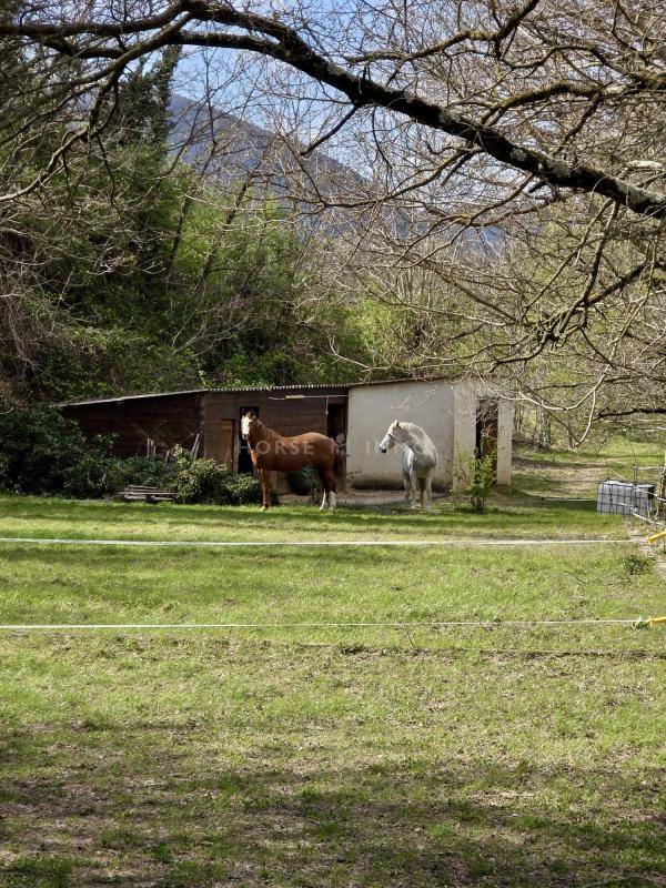 Magnifique bastide dr&ocirc;moise sur 15 hectares