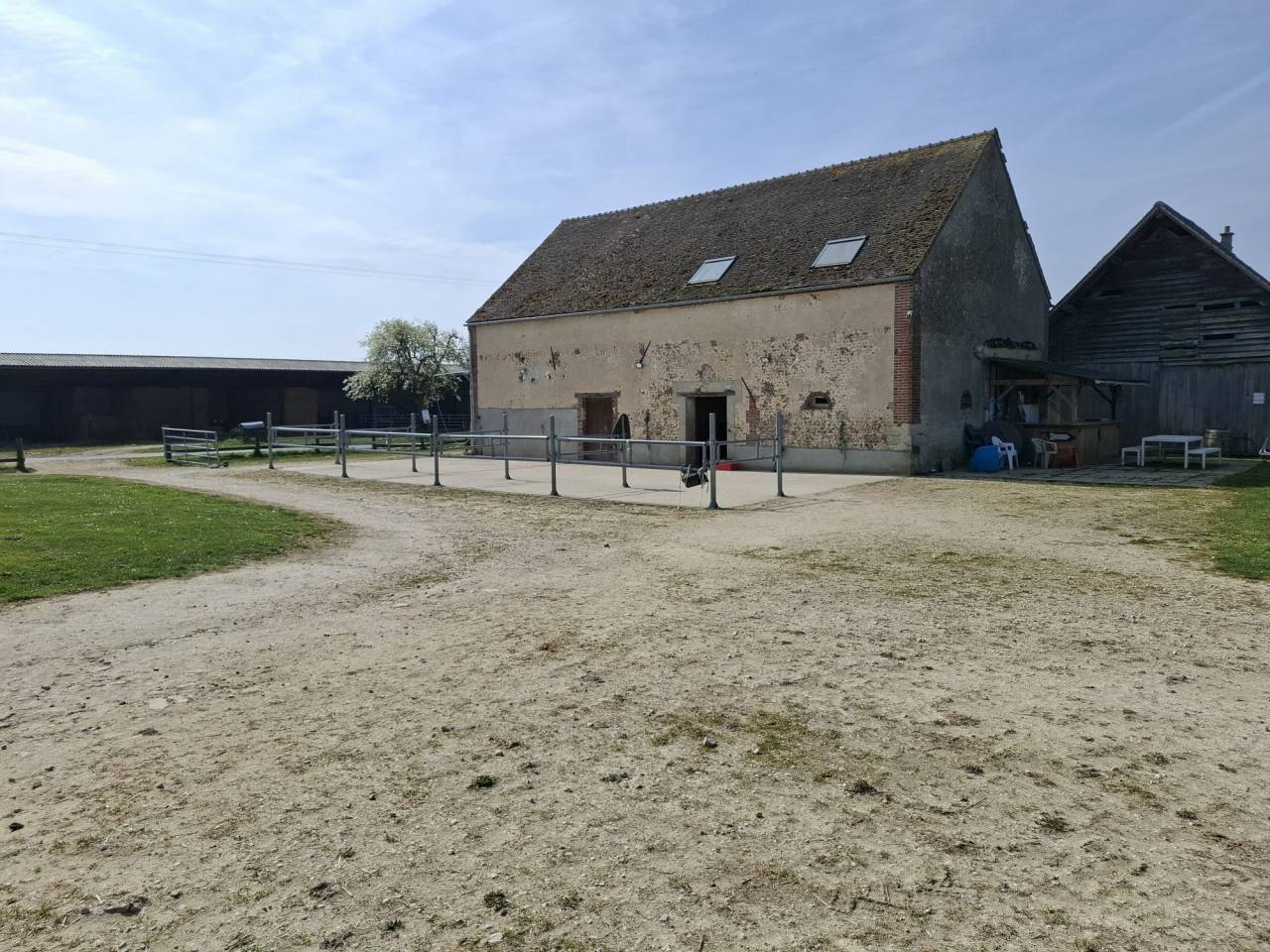 ? Propri&eacute;t&eacute; &eacute;questre de caract&egrave;re  Domaine de plus de