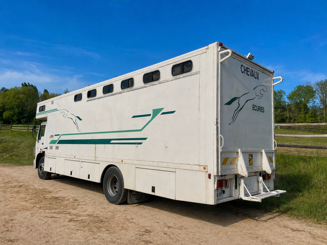 Camion PL 7 chevaux + home car 