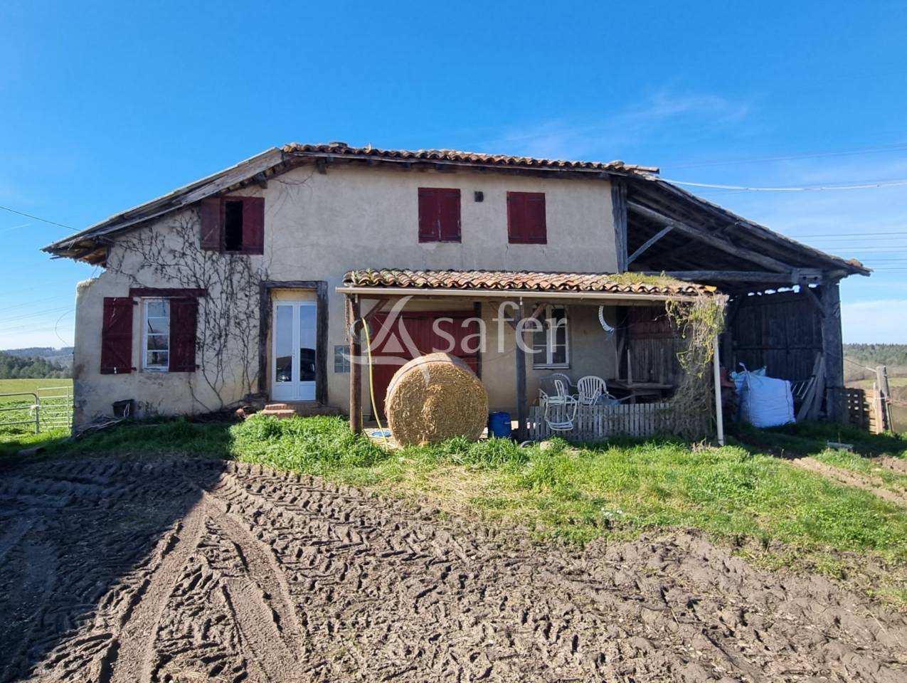 Maison d'habitation avec hangar et bergerie sur 50 hectares de t