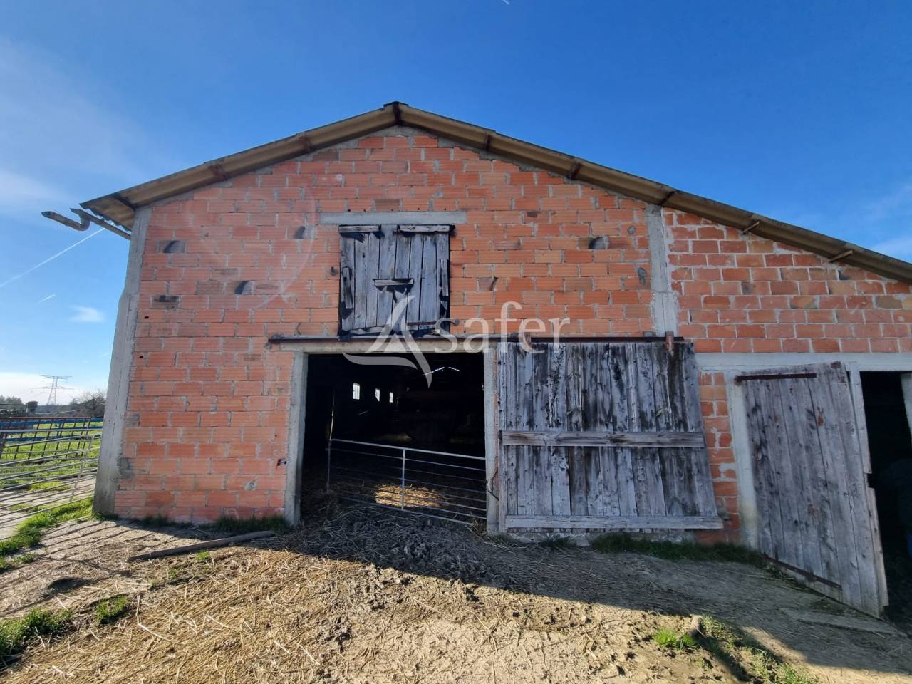 Maison d'habitation avec hangar et bergerie sur 50 hectares de t