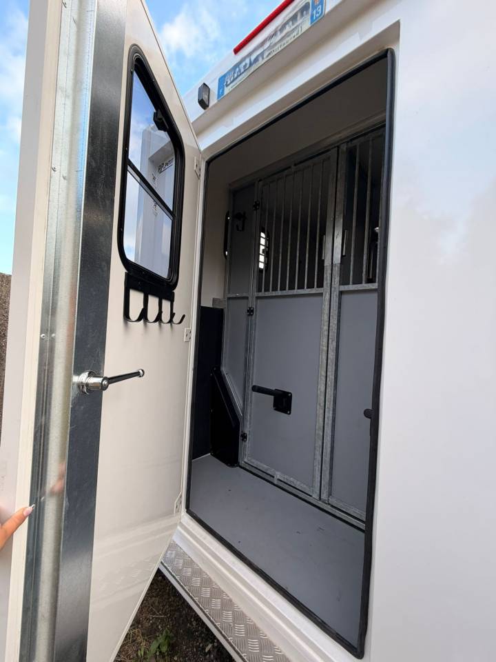 RENAULT MASTER &ndash; 2022 &ndash; 3 PLACES &ndash; STALLE &ndash; 120 000KM