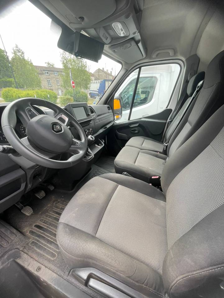 RENAULT MASTER &ndash; 2021 &ndash; 3 PLACES &ndash; STALLE &ndash; 69 000KM