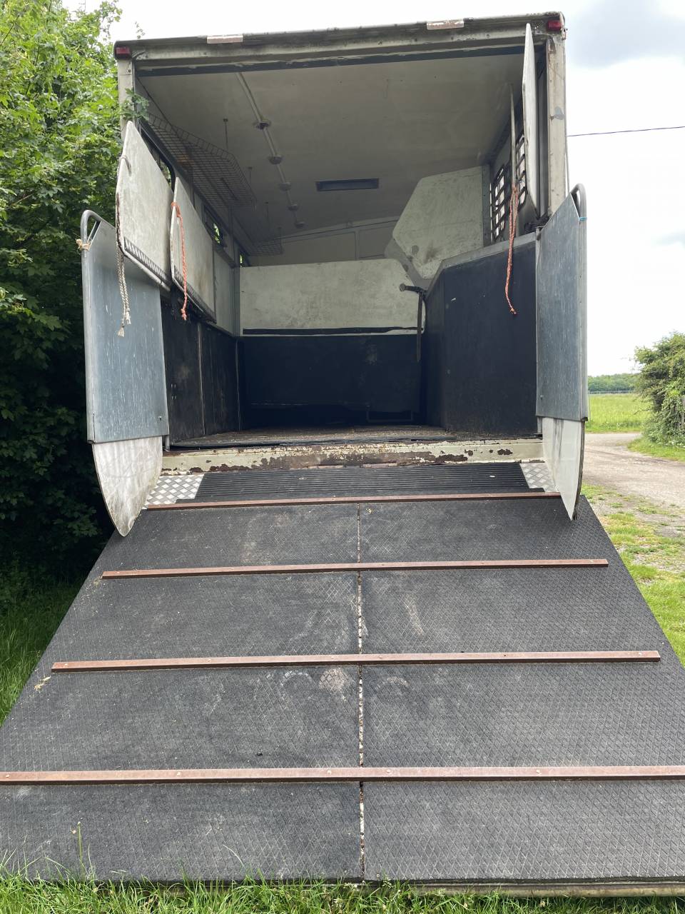 Mercedes PL camion chevaux 