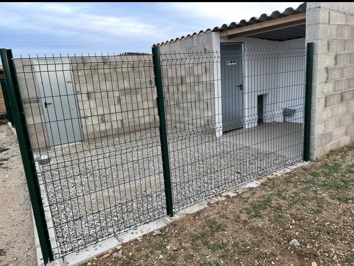 Propri&eacute;t&eacute; &eacute;questre et Elevage canin -9 chiens 
