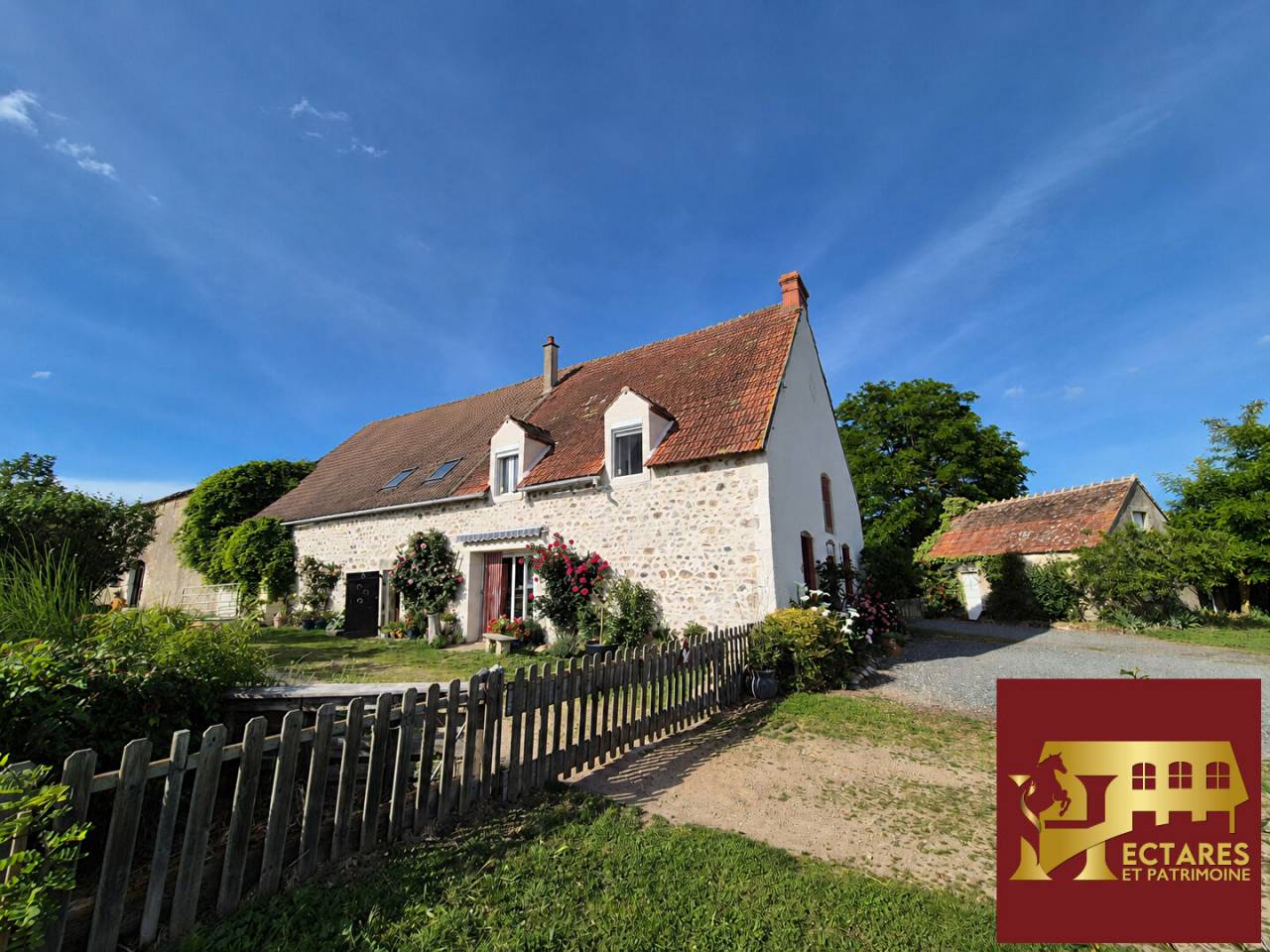 Propri&eacute;t&eacute; equestre Reigny 8 pi&egrave;ce(s) 237 m2