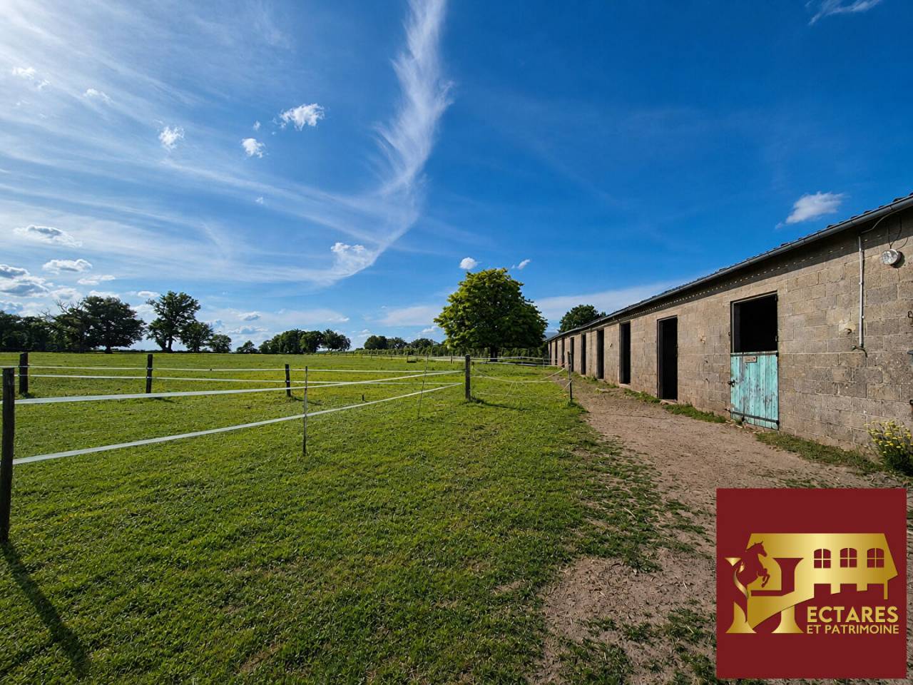 Propri&eacute;t&eacute; equestre Reigny 8 pi&egrave;ce(s) 237 m2