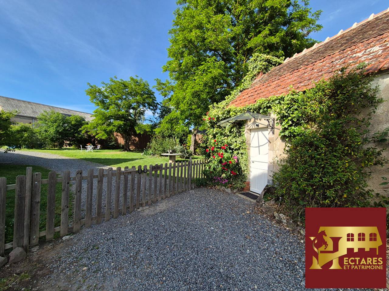 Propri&eacute;t&eacute; equestre Reigny 8 pi&egrave;ce(s) 237 m2