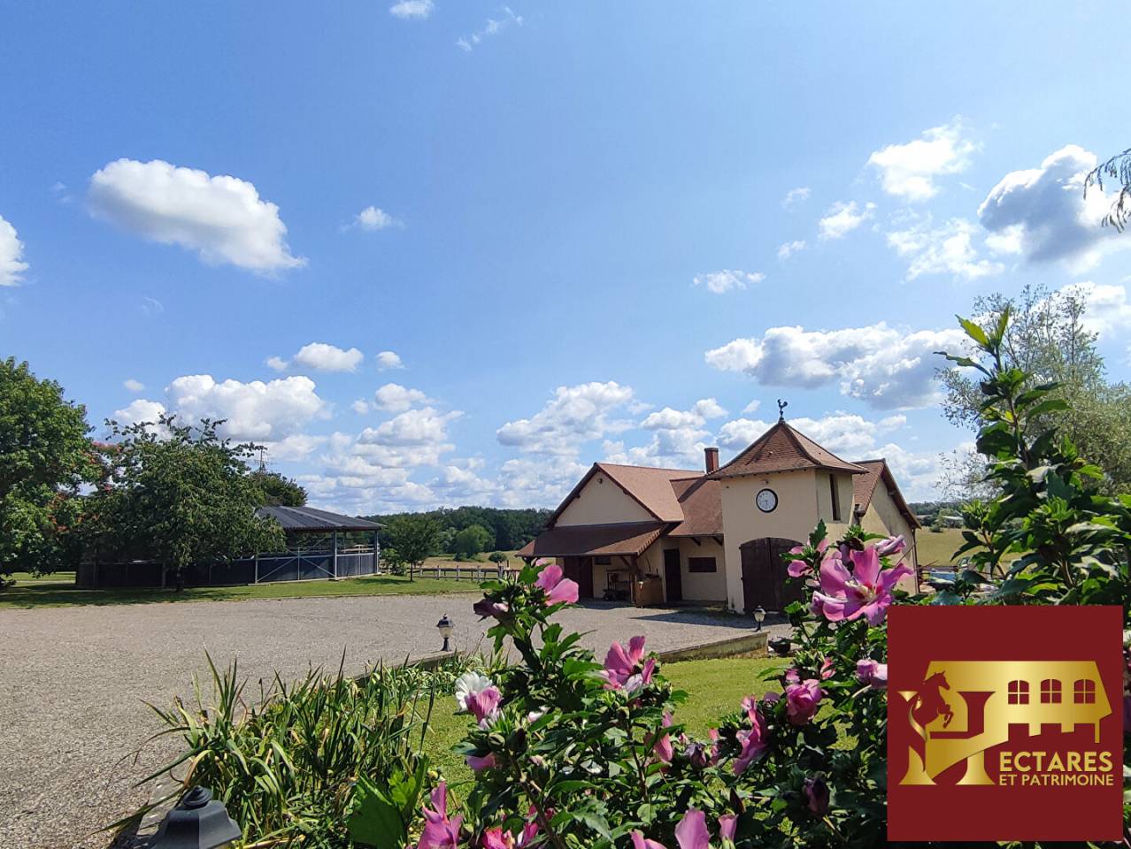 Domaine &eacute;questre + de 30 hectares