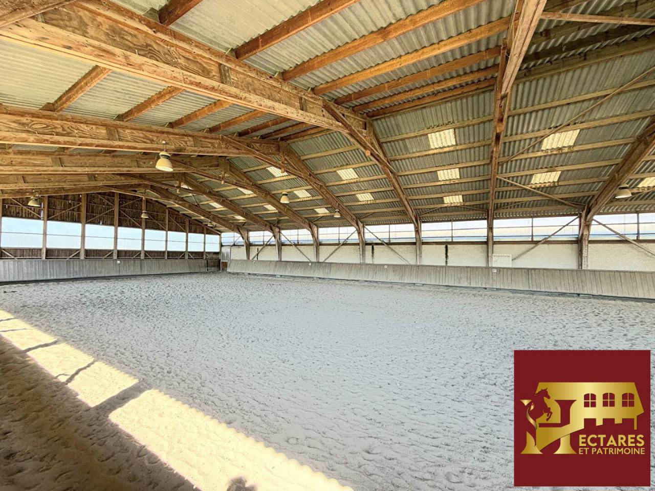 Propri&eacute;t&eacute; equestre - 11 Hectares - Nimes -