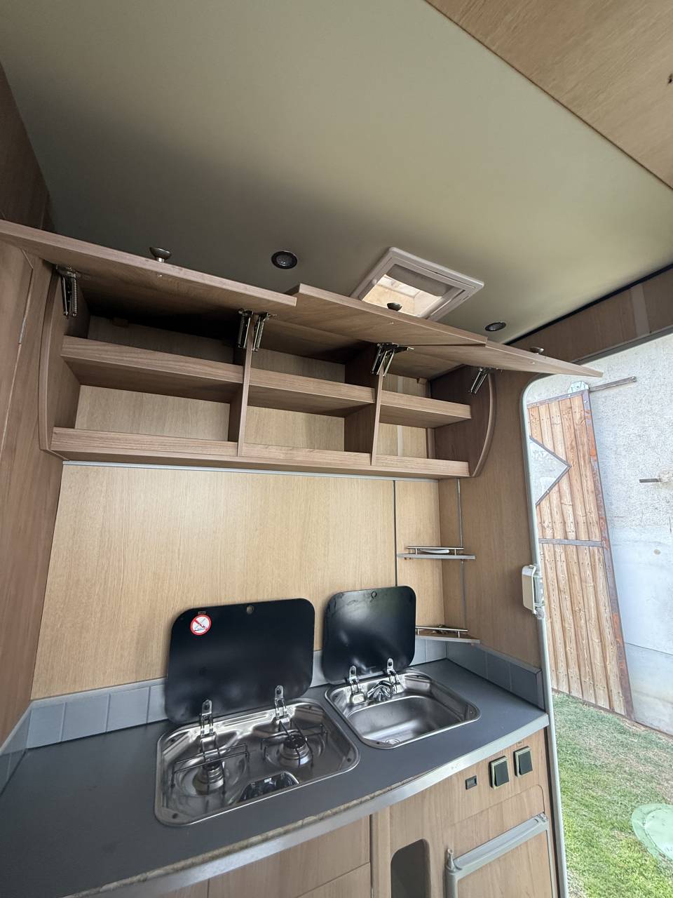 van &Eacute;qui Trek Home car