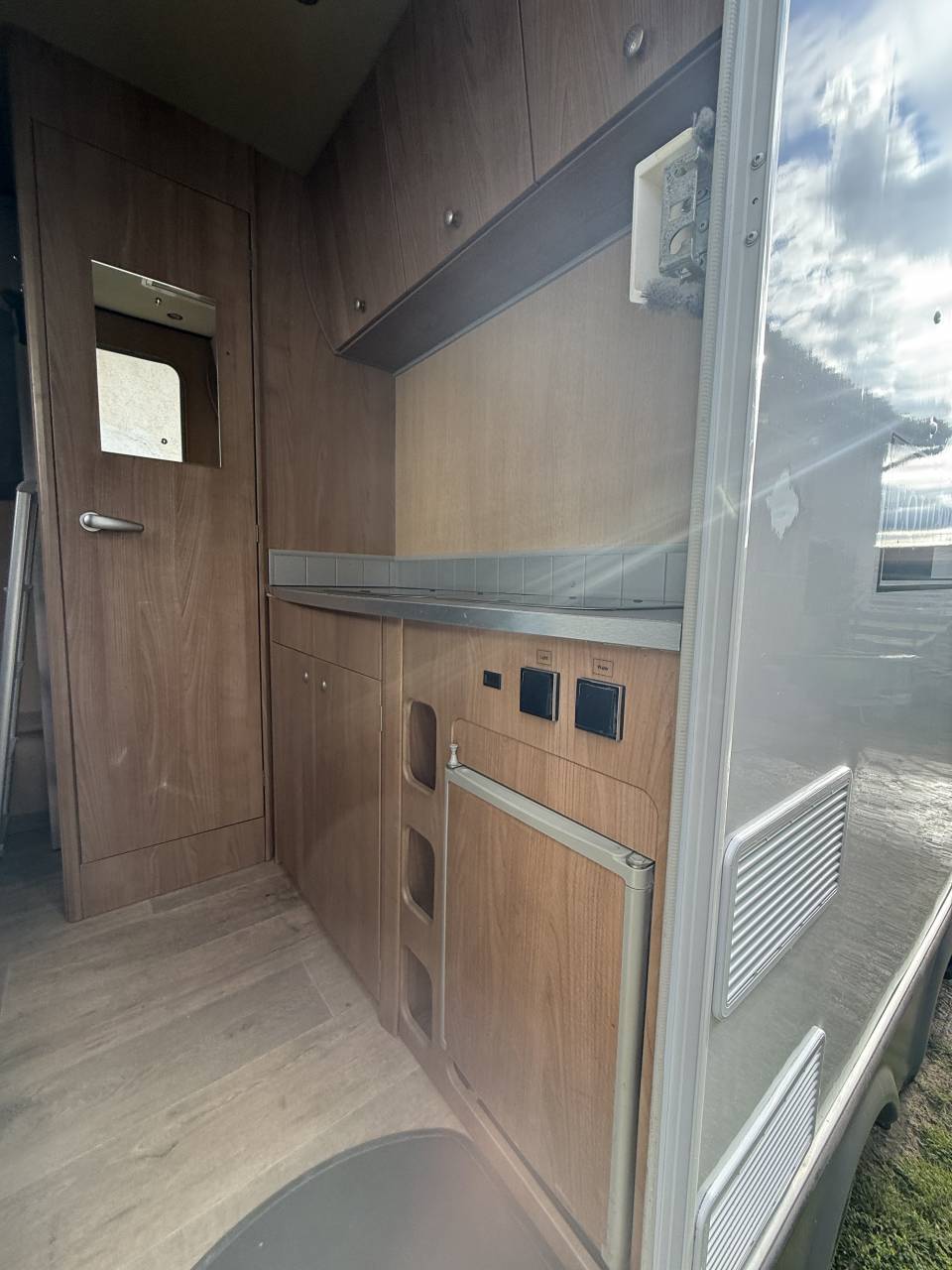 van &Eacute;qui Trek Home car