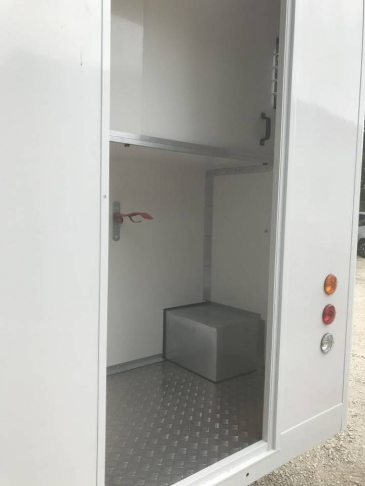 Camion chevaux carrosserie neuve 130 000 kms 2015