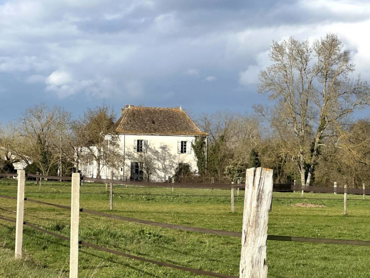 Propri&eacute;t&eacute; &eacute;questre au c&oelig;ur du P&eacute;rigord sur 25 ha