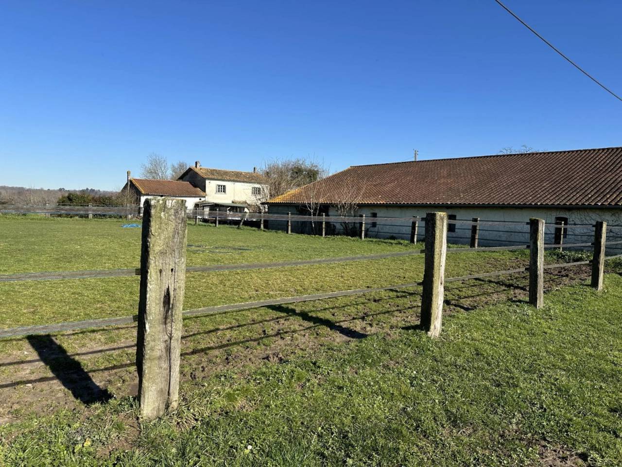 Propri&eacute;t&eacute; &eacute;questre au c&oelig;ur du P&eacute;rigord sur 25 ha